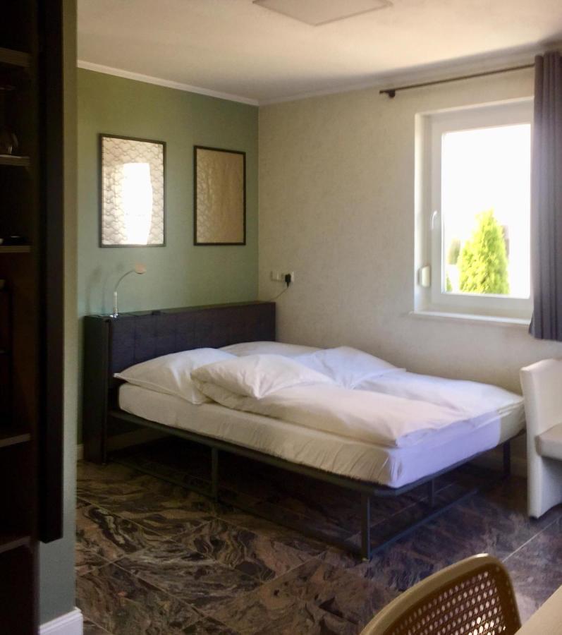 Neues Zimmerapartment Mit Bad Neckarwestheim Exteriér fotografie
